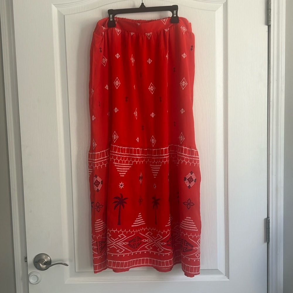 Sofia Vergara Red embroidered Skirt large new